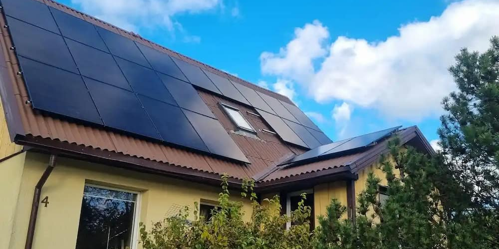 Specialistas neigia mitus apie saulės energiją: nuo didelės kainos iki sudėtingos priežiūros