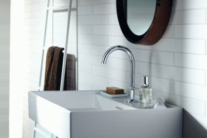 Praustuvo maišytuvas AXOR One Select 170 su paspaudžiamu (push-open) dugno vožtuvu, poliruoto juodo chromo spalvos (Polished Black Chrome)