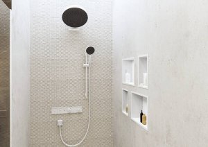 Dušo galva su laikikliu iš sienos HANSGROHE Rainfinity 360, 1 srovės, spalva - balta matinė (matt white)