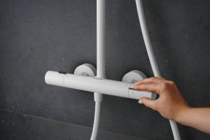 Termostatinė dušo sistema HANSGROHE Pulsify S Puro 260, 1 srovės, spalva - balta matinė (matt white)