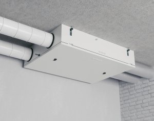 Rekuperatorius DOMEKT-CF-500-F-L1-F7/M5-C6M-ER kairinis su priešsroviniu plokšteliniu-entalpiniu šilumogrąžiu palubinio pajungimo BE PULTO