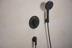 Jungtis potinkiniam dušui Fixfit Fine S juoda matinė