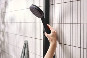 Termostatinė dušo sistema HANSGROHE Raindance Alive Q 210/340, 1 srovės, spalva - juoda matinė (matt black)