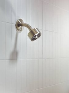 Dušo galva su alkūne iš sienos AXOR One 75 1jet EcoSmart, chromo spalvos