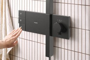 Termostatinė dušo sistema HANSGROHE Raindance Alive Q 210/340, 2 srovių, spalva - šlifuoto juodo chromo spalvos (brushed black chrome)