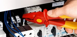 Plastikinės replės darbui iki 1000V 180mm / 98 62 01