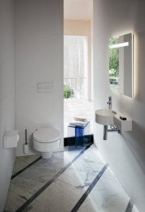 Veidrodis Laufen LEELO 600x40x700 mm, su aliuminio rėmu, su horizontaliu LED šviestuvu, lietimo jutikliu
